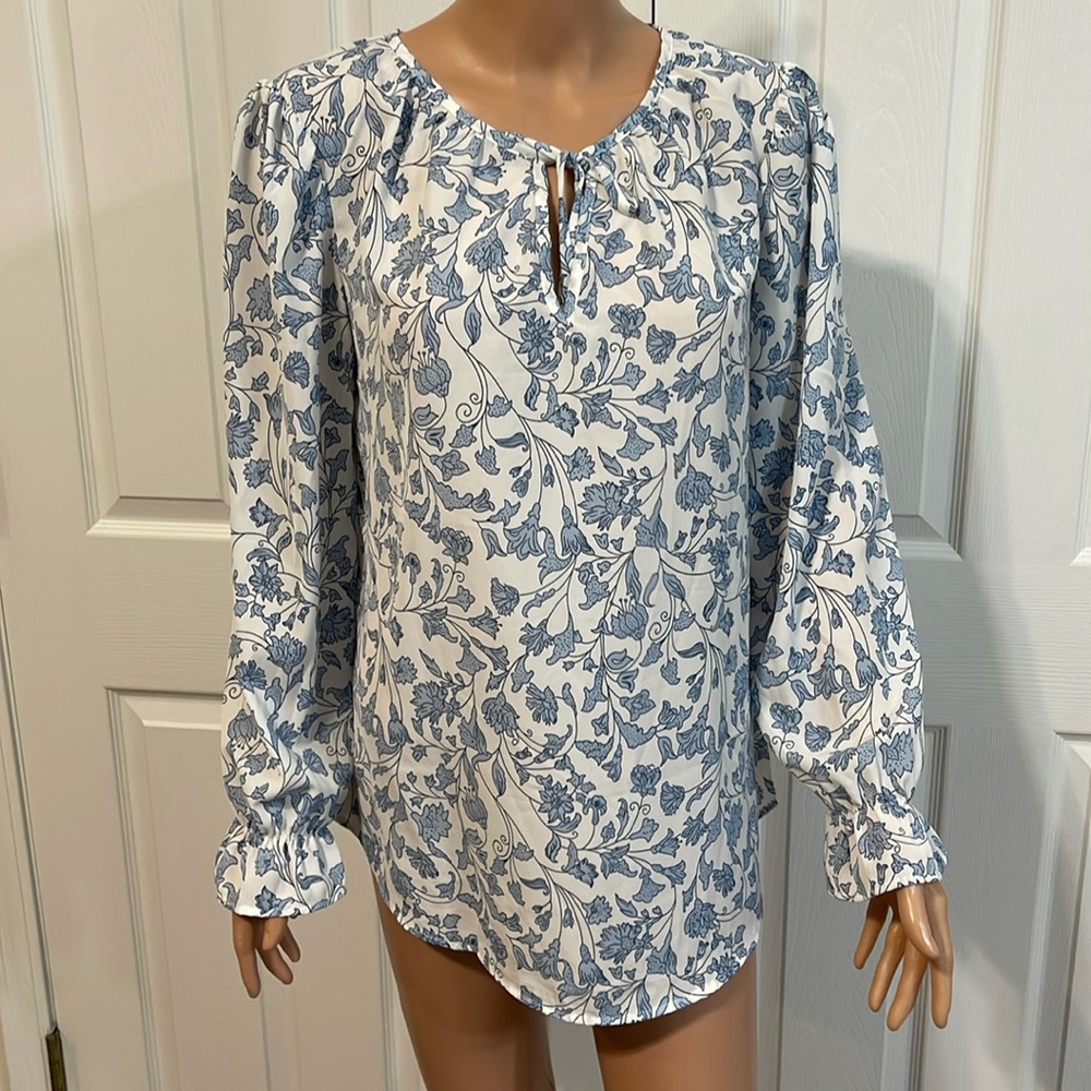 Size Medium Long Sleeve Blouse